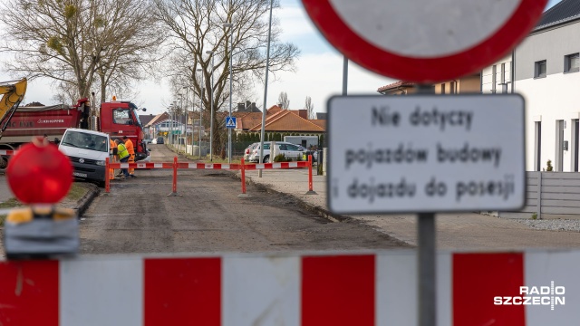 Prawdopodobnie aż do końca lipca potrwa budowa kanalizacji deszczowej na ulicy Topolowej w Mierzynie.