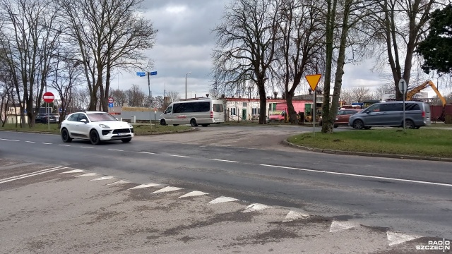 Kierowców w Kołobrzegu czeka reorganizacja ruchu w okolicach miejscowego cmentarza. Chodzi o jedną z głównych dróg wjazdowych do miasta.
