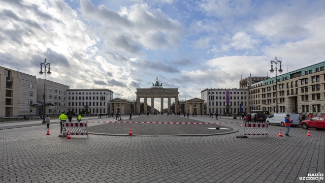 Niemcy muszą się w poniedziałek nastawić na niemal całkowity paraliż ruchu publicznego.