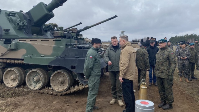 Wicepremier, minister obrony Mariusz Błaszczak zapowiedział, że jeszcze w piątek zostanie podpisana umowa, która stanowi o powołaniu konsorcjum między Polską Grupą Zbrojeniową a Hyundai Rotem.