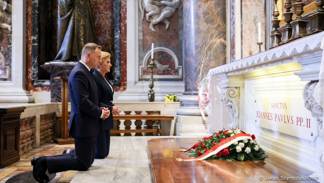 Watykan: para prezydencka złożyła kwiaty przy grobie św. Jana Pawła II
