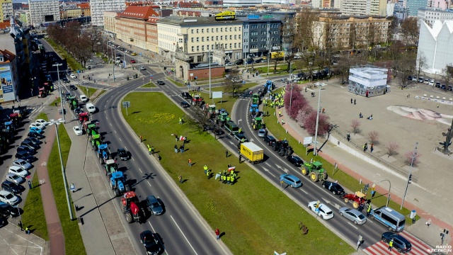 Rolnicy protestują i przepraszają mieszkańców Szczecina [WIDEO, ZDJĘCIA]