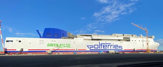 Polferries - taki napis pojawił się na burcie nowego promu budowanego dla Polskiej Żeglugi Bałtyckiej.
