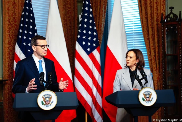 Polska chce być fundamentem europejskiego bezpieczeństwa - zapewniał premier Mateusz Morawiecki, który w Waszygntonie spotkał się z wiceprezydent USA Kamalą Harris.