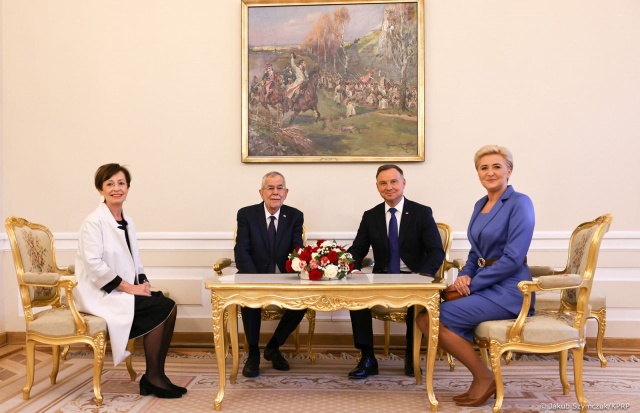 Sytuacja na Ukrainie ma być głównym tematem rozmów polskiego prezydenta w Wiedniu. Andrzej Duda zostanie dzisiaj przyjęty przez austriackiego prezydenta, a także kanclerza. Będzie też rozmawiał z szefem Międzynarodowej Agencji Energii Atomowej.