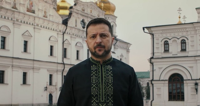 Świętujemy Wielkanoc z wiarą w zwycięstwo - mówił w swoim okolicznościowym przemówieniu prezydent Ukrainy Wołodymyr Zełenski.