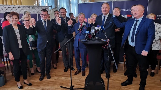 Wypłaty - jeszcze w tym roku - subwencji wyrównawczych dla samorządów, które utraciły część dochodów wskutek kryzysu i zmian podatkowych zapowiedział Paweł Szefernaker, wiceminister spraw wewnętrznych i administracji podczas kongresu programowego zachodniopomorskich struktur PiS w Stargardzie.