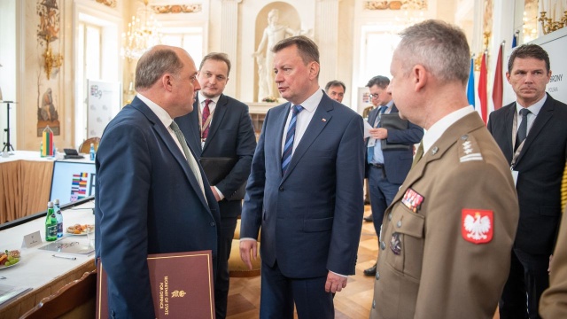Wicepremier Mariusz Błaszczak powiedział, że głównymi tematami rozmów ministrów obrony państw bukaresztańskiej dziewiątki w Warszawie była współpraca wojskowa, budowa interoperacyjności i przygotowania do lipcowego szczytu NATO w Wilnie.