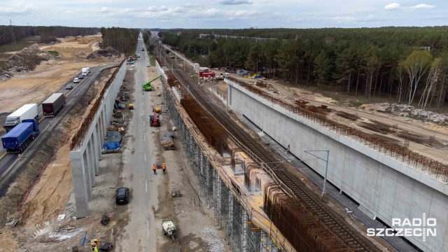 Dwie duże estakady i dwa nowe węzły drogowe powstają obecnie w okolicach Świnoujścia.