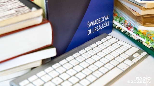 Ponad 270 tysięcy tegorocznych absolwentów szkół liceów, techników i szkół branżowych drugiego stopnia w czwartek rozpocznie egzaminy maturalne.