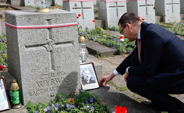 Premier Mateusz Morawiecki rozpoczął wizytę na Litwie. Spotka się tam z szefową litewskiego rządu Ingridą imonyte i prezydentem Gitanasem Nausedą. Weźmie też udział w uroczystości otwarcia nowego skrzydła Domu Kultury Polskiej w Wilnie.