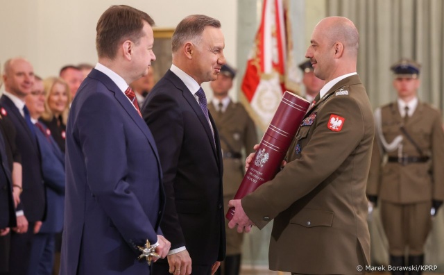 Prezydent Andrzej Duda w Święto Narodowe 3 Maja wręczył akty mianowania ośmiu oficerów Wojska Polskiego na stopnie generalskie.
