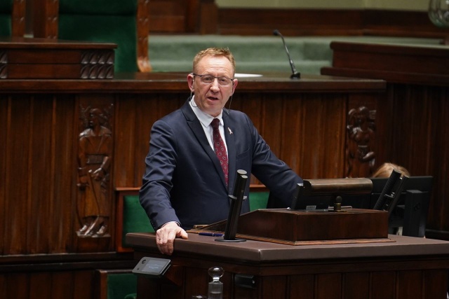Minister rolnictwa i rozwoju wsi Robert Telus zapewnił w Sejmie, że wszystkie produkty spożywcze wwożone do Polski są kontrolowane. Szef resortu przedstawił posłom informację o sytuacji w polskim rolnictwie.