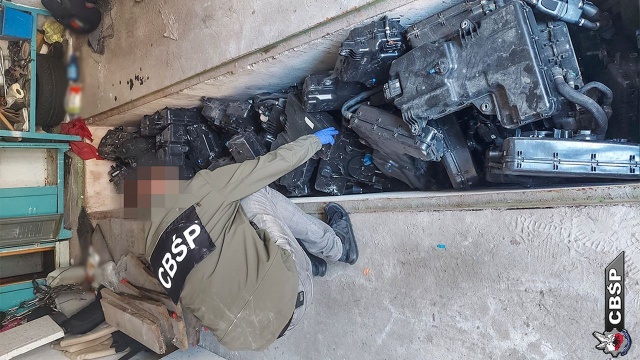 200 funkcjonariuszy CBŚP i innych służb brało udział w likwidacji pięciu dziupli samochodowych. W śledztwie pod nadzorem Prokuratury Krajowej zatrzymano siedmiu członków gangu samochodowego.