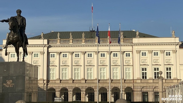 Prezydent Andrzej Duda nie planuje dymisji wśród najwyższej kadry dowódczej Wojska Polskiego po odnalezieniu w lesie pod Bydgoszczą szczątków obiektu wojskowego, mogącego być pociskiem manewrującym produkcji rosyjskiej - poinformowało w komunikacie prezydenckie Biuro Bezpieczeństwa Narodowego.