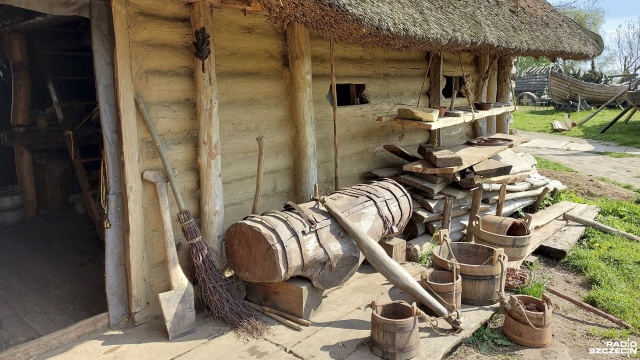 To wyjątkowa wystawa, którą zobaczyć można tylko dzisiejszej nocy, a mowa o jednej z atrakcji, jaką w ramach Europejskiej Nocy Muzeów, przygotowali pasjonaci historii z Centrum Słowian i Wikingów w Wolinie.