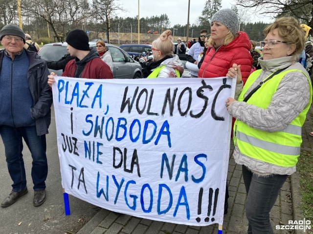 Trzy Wyspy. Jedno Miasto. Wspólna sprawa - pod takim hasłem odbędzie się dziś protest mieszkańców dzielnicy Warszów w Świnoujściu, którzy będą manifestować z powodu wprowadzenia ograniczeń dotyczących poruszania się w okolicy terminalu LNG.