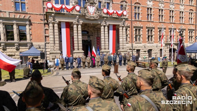 Na Wałach Chrobrego w Szczecinie odbyła się uroczystość z okazji Dnia Weterana Działań poza Granicami Państwa. Jest to możliwość podziękowania weteranom - żołnierzom, którzy brali udział w misjach pokojowych.