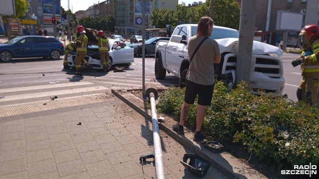 Stłuczka na placu Kościuszki w Szczecinie - zderzyły się dwa samochody osobowe.