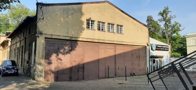 Nowy mural powstanie centrum Szczecina. Znajdzie się na metalowych wrotach magazynu BikeS przy ul. Piotra Skargi 20.
