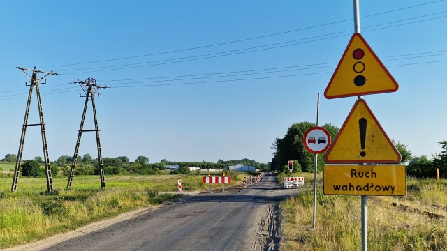Droga Dołuje-Stobno w remoncie, są utrudnienia dla kierowców.