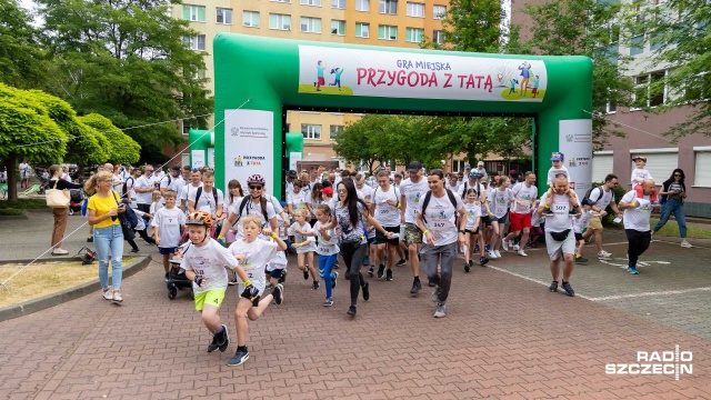 Sportowa rozgrzewka, rodzinny festyn i kino plenerowe - takie atrakcje czekają w niedzielę na dzieci i ich rodziców. Druga edycja wydarzenia wystartowała o godzinie 10 spod ul. Starzyńskiego.
