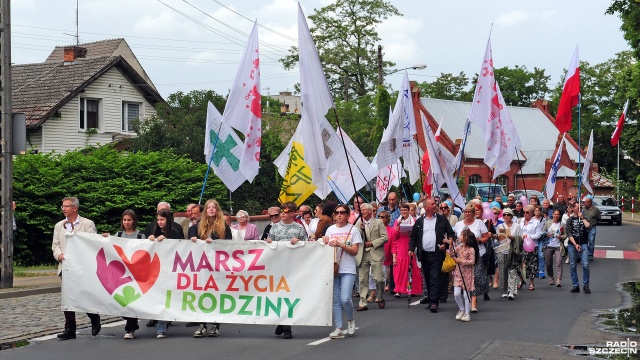 Dzeci są przyszłością Polski - pod takim hasłem zoorganizowano po raz 8. Marsz dla Życia i Rodziny, który przeszedł ulicami Gryfic, uczestniczyło w nim prawie 200 osób.