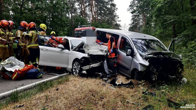 Ranni w zderzeniu dwóch samochodów na drodze wojewódzkiej 162 pomiędzy miejscowościami Rydzewo a Łabędzie.