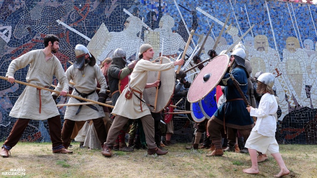 Prawie stu wojów odtworzyło dzisiaj historyczną bitwę pod Cedynią, pod samą górą Czcibora.