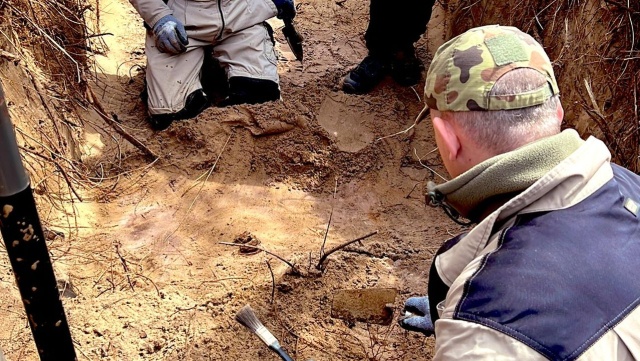 Naukowcy Pomorskiego Uniwersytetu Medycznego w Szczecinie prowadzą na Wołyniu prace poszukiwawcze. To przełom w relacjach polsko-ukraińskich i historyczny moment dla samych naukowców, którzy po 80 latach od Rzezi Wołyńskiej mogą upomnieć się o ofiary ukraińskich nacjonalistów.