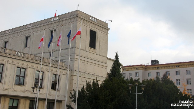 We wtorek początek trzydniowego posiedzenia Sejmu. Posłowie zajmą się między innymi prezydenckim projektem ustawy o szczególnych rozwiązaniach dotyczących regulacji stanu prawnego niektórych dróg ogólnodostępnych.