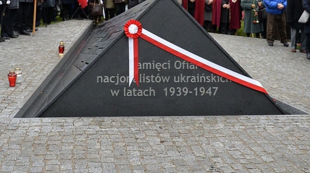 W samo południe przy pomniku Ofiar Nacjonalistów Ukraińskich na szczecińskim Cmentarzu Centralnym odbędą się uroczystości upamiętniające Polaków zamordowanych 80 lat temu podczas rzezi wołyńskiej.