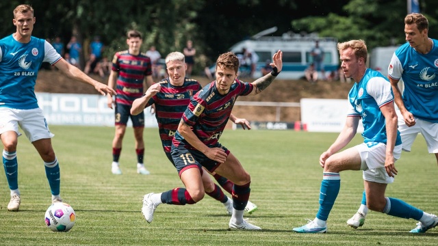 Pogoń Szczecin przegrała w Neuruppin z Hansą Rostock 2:0.