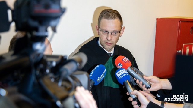 Prokuratura Okręgowa wszczęła śledztwo w sprawie utrudniania postępowania karnego. Sprawa dotyczy próby wyniesienia grypsów od osadzonego w Areszcie Śledczym w Szczecinie przez adwokata Mikołaja Mareckiego, jednego z liderów Komitetu Obrony Demokracji.