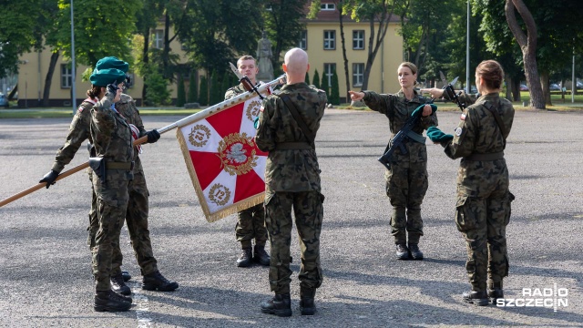 Nowi żołnierze pożegnali starszych. W siedzibie 12. Brygady Zmechanizowanej miały miejsce dwie ważne uroczystości.