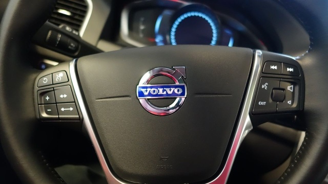 Ponad 120 kmh i pijany pędził Volvo ulicami Szczecina - 22-letniego pirata drogowego zatrzymała policyjna grupa SPEED.