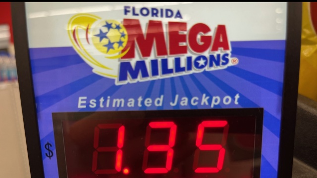 Ponad półtora miliarda dolarów, tyle we wtorek losowane będzie w amerykańskiej loterii Mega Millions. Minionej nocy nikt nie zdobył głównej puli, która wynosiła miliard 350 milionów dolarów.