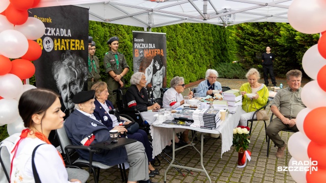 Powstańcy Warszawy z całej Polski przybyli do Szczecina dać żywą lekcję historii. Można ich było spotkać na placu przy ulicy Sambora 4.