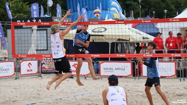 Wielkie siatkarskie emocje w Kołobrzegu. Na miejscowej plaży trwa turniej Orlen Beach Volley Tour.