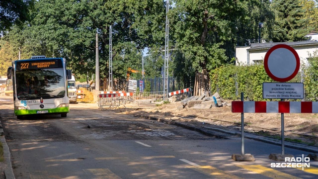 Władze miasta inwestują w rozrywkę, a mieszkańcy wciąż nie mają sprawnej komunikacji miejskiej. Tak twierdzą aktywiści Partii Razem ze Szczecina, którzy apelują do prezydenta Piotra Krzystka o zajęcie się problemem.