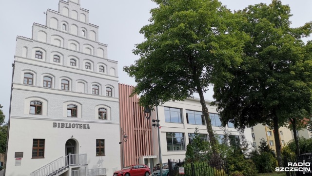 Przenoszenie zbiorów do gruntownie zmodernizowanych budynków Książnicy Stargardzkiej powoli dobiega końca. Przebudowa obiektów dawnej biblioteki trwała blisko trzy lata.