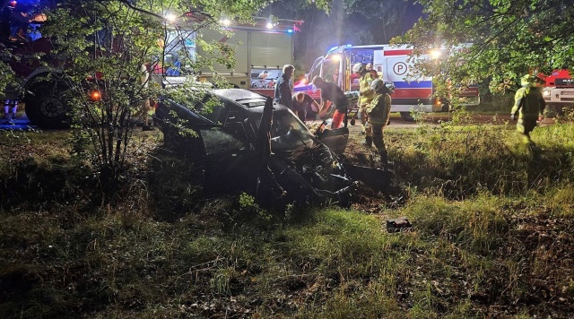 Jedna osoba została poszkodowana w wypadku w gminie Dobra. Do zdarzenia doszło po godzinie 4, między miejscowościami Buk i Stolec.
