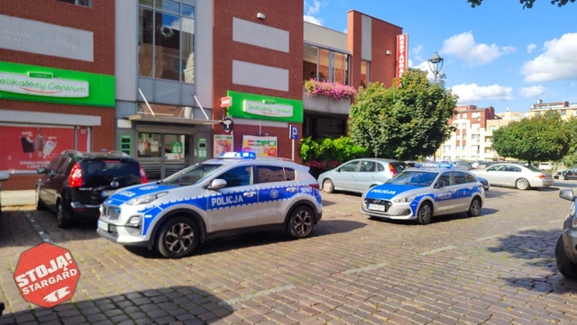 Agresywny mężczyzna w sklepie spożywczym w Stargardzie. Do zdarzenia doszło w środę po południu, funkcjonariuszy wezwała obsługa.