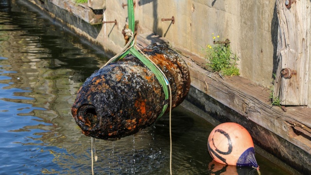 Głowicę torpedy w czasów II Wojny Światowej wydobyli nurkowie w Świnoujściu.