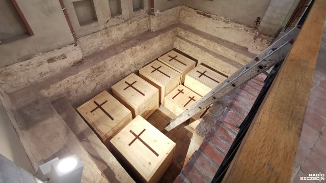 Ekumeniczną ceremonią poświęcenia szczątków ludzkich odkrytych podczas prac konserwatorskich Kolegiaty Najświętszej Marii Panny Królowej Świata w Stargardzie zainaugurowano uroczystości odpustowe, których punktem kulminacyjnym będzie dziękczynienie za pomyślny finał Remontu Stulecia świątyni.