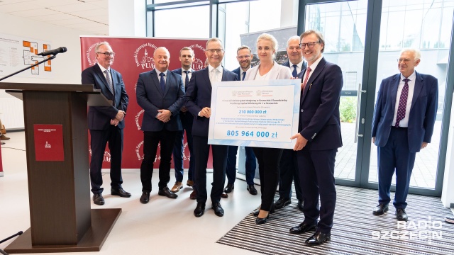 Ponad 800 milionów złotych wyniesie wieloletni program inwestycyjny Pomorskiego Uniwersytetu Medycznego w Szczecinie. Kwota ta została oficjalnie potwierdzona przez przedstawicieli Ministerstwa Zdrowia.