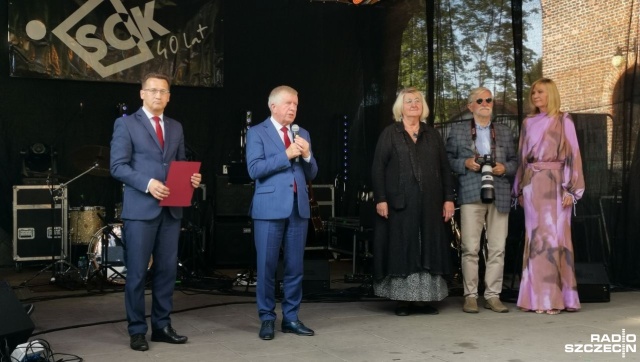 Odznaczeniami Gloria Artis uhonorowano w Stargardzie troje wybitnych twórców, podczas urodzinowej gali 40-lecia Stargardzkiego Centrum Kultury w Teatrze Letnim.