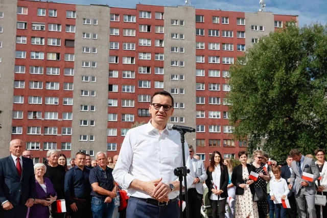 Premier komentuje nową propozycję programową Prawa i Sprawiedliwości, czyli Program Przyjazne Osiedle, który zakłada modernizację i rewitalizację bloków z wielkiej płyty.