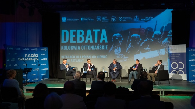Zmiana narracji w kraju i potrzeba rozmowy na temat reparacji, ponieważ mamy z tym duży problem - mówił podczas debaty w Radiu Szczecin dr Tomasz Luterek z Instytutu Strat Wojennych im. Jana Karskiego, współautor Raportu o stratach poniesionych przez Polskę w wyniku agresji i okupacji niemieckiej w czasie II wojny światowej 1939-1945.