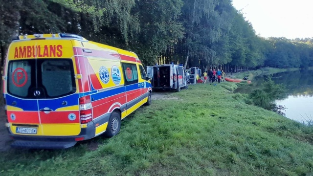 Służby odnalazły ciało poszukiwanego od wczoraj 18-latka. Wyłowili go z jeziora Popiel pod Kołobrzegiem. Według zgłoszenia chłopak miał wejść do jeziora i nie wrócić na brzeg.